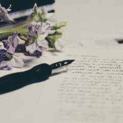 【付箋の種類と例文】乾杯や祝辞、受付をお願いする方が招待状発送前に決められない場合の対応は？