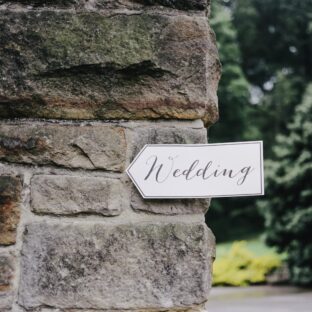 【結婚式場探しのコツ】ふたりに合った結婚式を見つけたい!