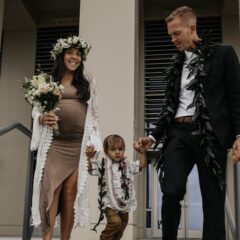 【出産後も結婚式はできる！】パパママ結婚式のメリット、子どもの席の場所や肩書きを解説！