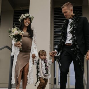 【出産後も結婚式はできる!】パパママ結婚式のメリット、子どもの席の場所や肩書きを解説!