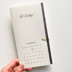 【シンプルな三つ折り席次表】重すぎない雰囲気のラフさが魅力！