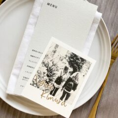 絶対ゲストに喜んでもらえる！【フォト付き席札】席札に思い出写真を添えて