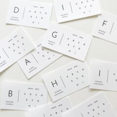 【席次表はもう必要ない？】最近話題のシーティングチャート・エスコートカードのリアル