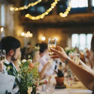 【結婚式の席札・席次表のルール】常識にゲストへの配慮をプラス!プランナー経験をもとに解説!