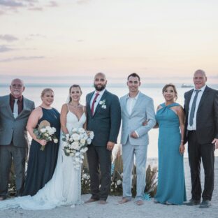 【招待状は両親の分も用意して！】ゲスト宛とは異なるマナーが必要です